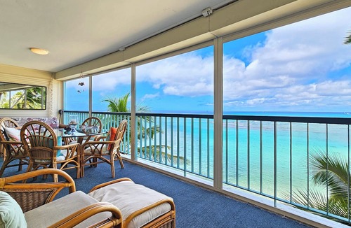 Diamond Head - Kapahulu - St. Louis Apartment | Sans Souci 204—🗺 2nd Floor Beachfront 1 Bedroom Apt+Parking! -Monthly Rental-