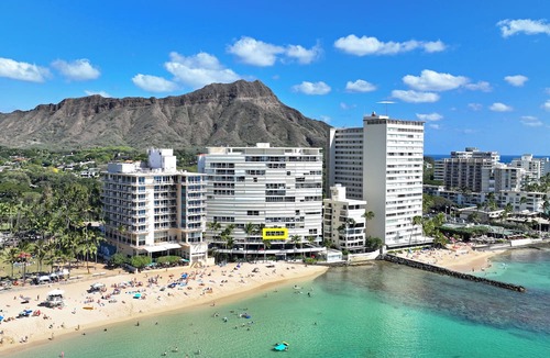 Diamond Head - Kapahulu - St. Louis Apartment | Sans Souci 204—🗺 2nd Floor Beachfront 1 Bedroom Apt+Parking! -Monthly Rental-