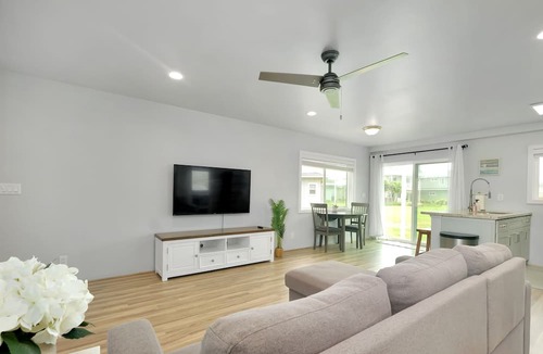 Hauula House | Peaceful Beachfront North Shore Retreat