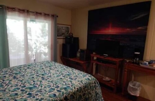 Volcano Apartment | Mai'a room, Mai'a Room at Lotus on Jade - Tropical tranquil sleep