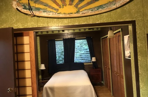 Historic Kailua Village Apartment | The Flying Honu is located in the heart of Kona Town