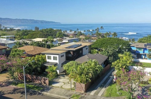 Waialee House | Walk to beach/Ocean views/with AC/Modern, Spacious/Short drive to Haleiwa town
