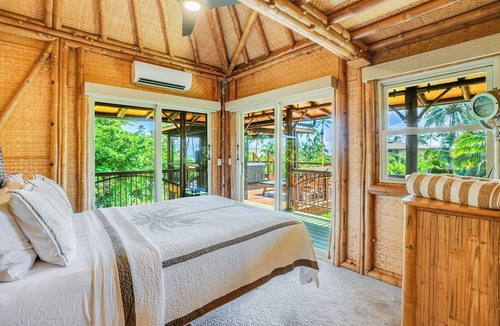 Wainiha House | The Iconic Bamboo House~Hot Tub~Panoramic Views~AC