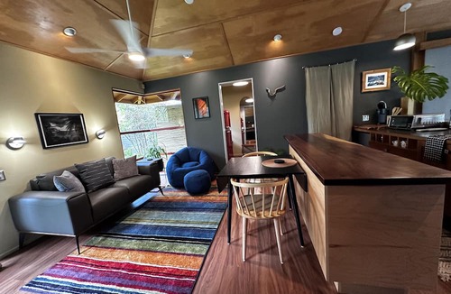 Princeville Cottage | Tree Top Suite- Beautiful walk to Hanalei Bay