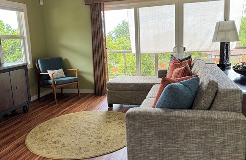 Makawao Cottage | Charming 4-Bedroom Cottage with AC, Smart TVs, and WiFi in Lower Kula
