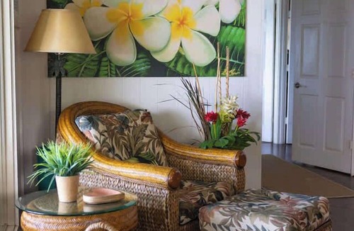 Punaluu House | Beachfront Luxurious Hawaiian Oasis