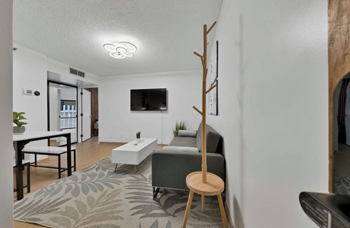 Downtown Honolulu Condo | Bishop Suites @ Executive Centre, Downtown Honolulu, Mountain View Suite #1612