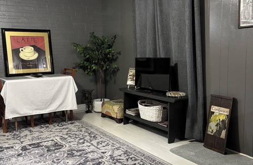 Laramie Apartment | Cozy European Cafe Style Downstairs Full Apt. - 1 Block to UW - No SMKG, No Pets