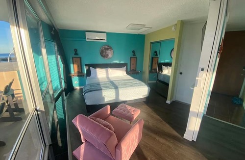 Ala Moana Condo | The Jetsons Sunset Penthouse - Iconic Birds Nest - Urban Retreat Honolulu
