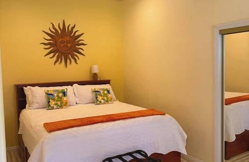 Hakalau Apartment | Cozy Oceanfront Escape Sleeps 7