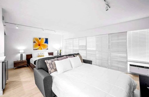 Waikiki Apartment | High Floor, Drink Station, 2 Pools & Free Parking!