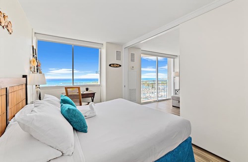 Waikiki Apartment | Ocean View 1BR at Ilikai Marina