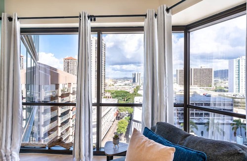 Downtown Honolulu Condo | Spacious Downtown Executive Retreat | Free Parking