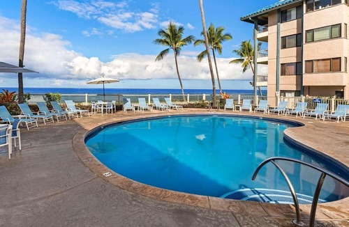 Historic Kailua Village Resort | Raintree Kona Reef, Hawaii Timeshare Rental