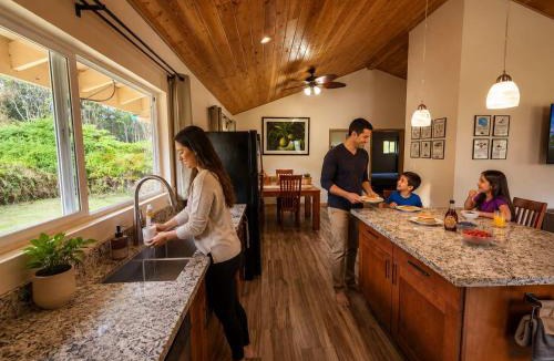 Mountain View House | Family Friendly Oasis- Firepit-Puzzles-Breakfast