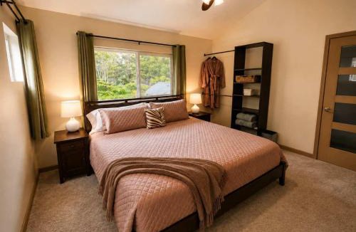 Mountain View House | Family Friendly Oasis- Firepit-Puzzles-Breakfast