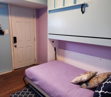 Wailuku Apartment | Central Maui Studio Wall Bunks + Kitchenette