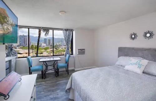 Waikiki Apartment | Hawaiian Monarch Upgraded Modern Studio