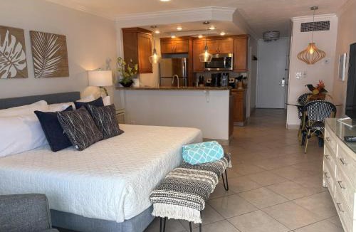 Historic Lahaina Front Street Apartment | Lahaina Shores Beach Resort