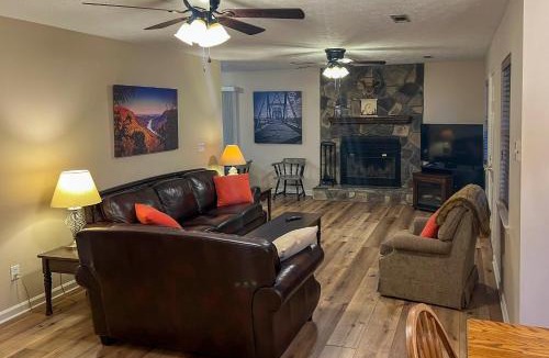 Ooltewah House | Creekfront Cabin Near Chattanooga w/Hot Tub!