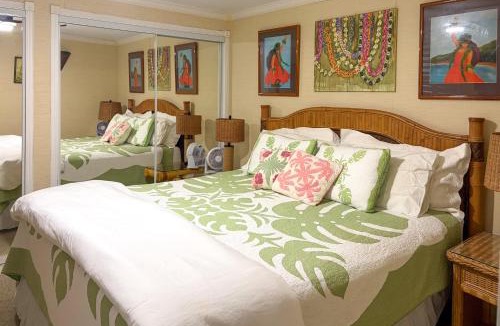 Punaluu House | Oceanfront Condo: Stunning Sunrise & Ocean Views