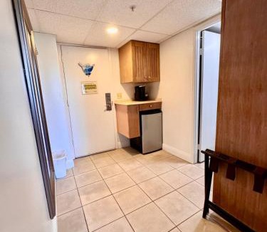 Waikiki Apartment | FREE PARKING Palms Hotel Waikiki