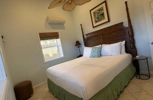 Kahana Hotel | Maui B&B - 3 Ensuite Rooms - Steps from Beach w AC