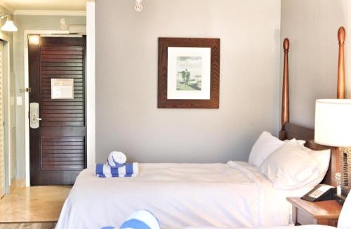Hanamaulu Apartment | Mountain View Double Bed Room, Beachfront Resort, Lanai, AC, Pool, Restaurant, Gym, Spa