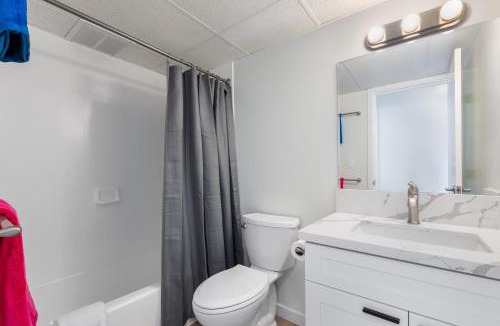 McCully - Moiliili Apartment | 01 FREE Parking 10 min beach 2br-Waikiki Ala Moana