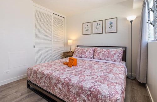 McCully - Moiliili Apartment | 401 FREE Parking 10 min beach 2b-Waikiki Ala Moana