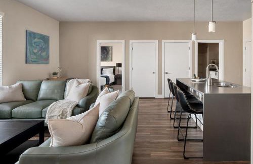 Rio Grande Apartment | Convention Ctr - Stylish 2BD,2BA with Pool,Gym and Hot tub