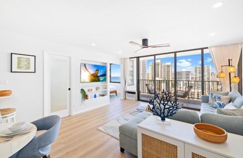 Waikiki Apartment | Waikiki Banyan retreat - parking, pool, sauna & sea views