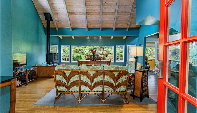 Volcano's Ohana House Popular Rainforest Hideaway Sleeps 8 in Volcano