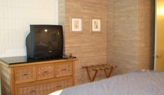 Pat's at Punaluu, Beachfront Condo - 30 Day Minimum Rental in Hauula