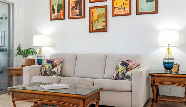 Oceanview Townhome, freshly updated in Keauhou, close to Kona.