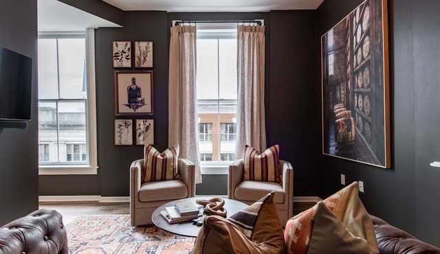 Historic Woodford Buffalo Trace Distil - Sleeps 24 in Versailles