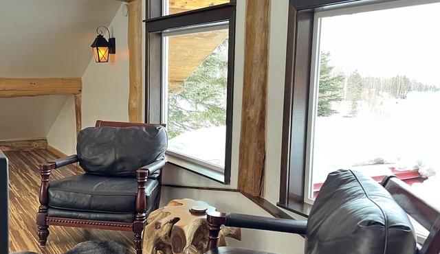 Grand Spruce Lodge, Lakefront near Talkeetna & Denali State Park in Trapper Creek