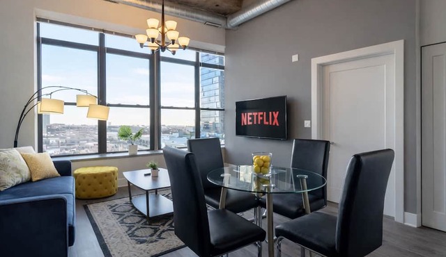 Bright & Stylish 2BR Family Unit Near McCormick Place & Grant Park in Chicago