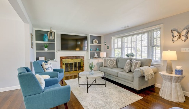 Families Welcome! Home 2 Mi to Craigville Beach in Hyannis