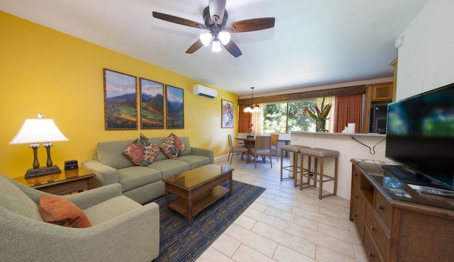 Relax and Unwind! 2 Spacious Units, Outdoor Pool and Free Parking! in Princeville