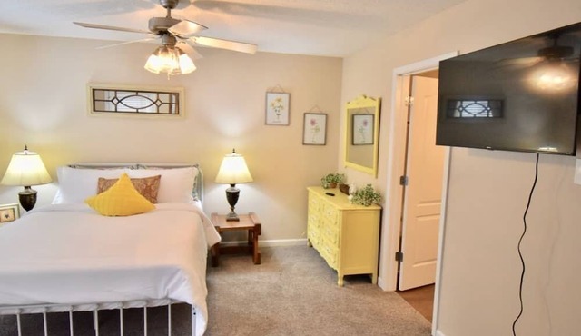 Charming, Stylish and Cozy 3 Bedroom Townhouse near Athens in Winder