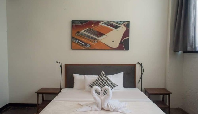 Industrial Loft 5 min to UPMC Shadyside CMU Pitt, sleeps 4 in Pittsburgh