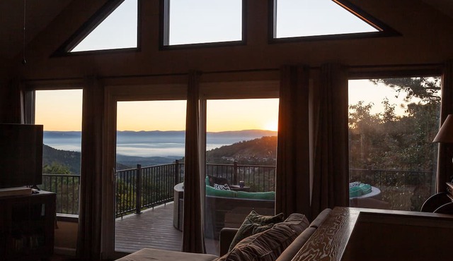 5BR w/epic views, 2 decks, game rooms, EV, one-step entry, family-friendly! in Massanutten