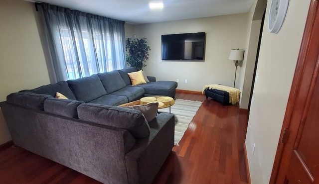 Large vacation house, private pool and hot tub, lots of privacy, perfect getaway in Albrightsville