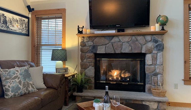 Beautiful mountain house with incredible views of the Pocono mountains. in Tannersville