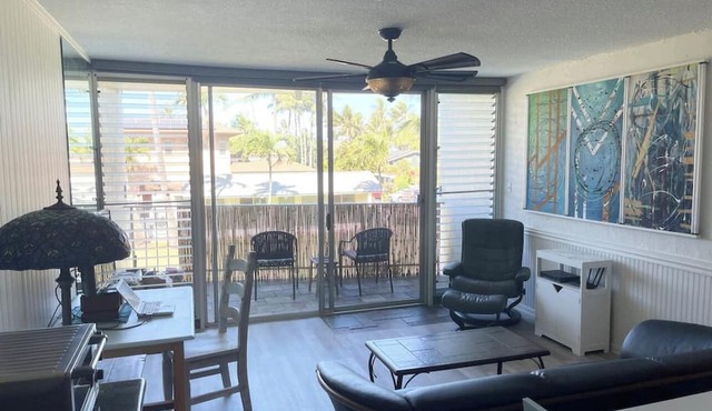 Newly renovated 2nd floor condo — 150 yards from Mama’s Beach!
