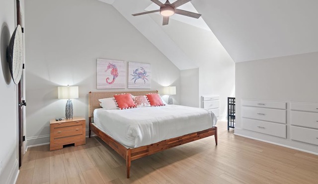 Baytowne Wharf/Sandestin resort - steps to shopping, restaurants, events & fun! in Sandestin