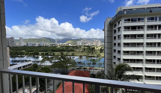 Waikiki Lanais 1 BDRM Mountain View Condo w/Free Parking on the 11th Floor in Honolulu