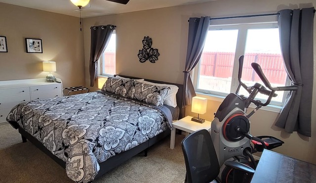 Quiet and cozy ranch home - 6 minutes from the University of Wyoming in Laramie