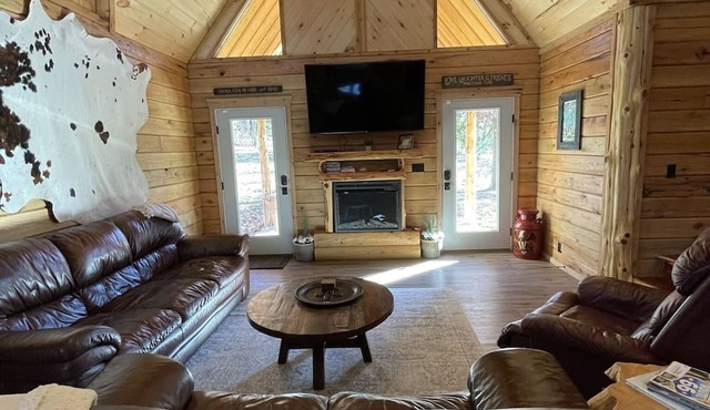 Newly built LOG Cabin-Float, Golf, Hike, Hunt, Fish, visit a winery.Relax! in cuba